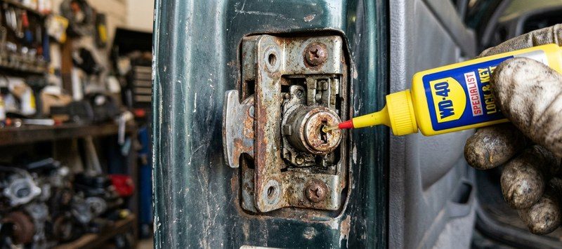 Смазывание замком автомобиля