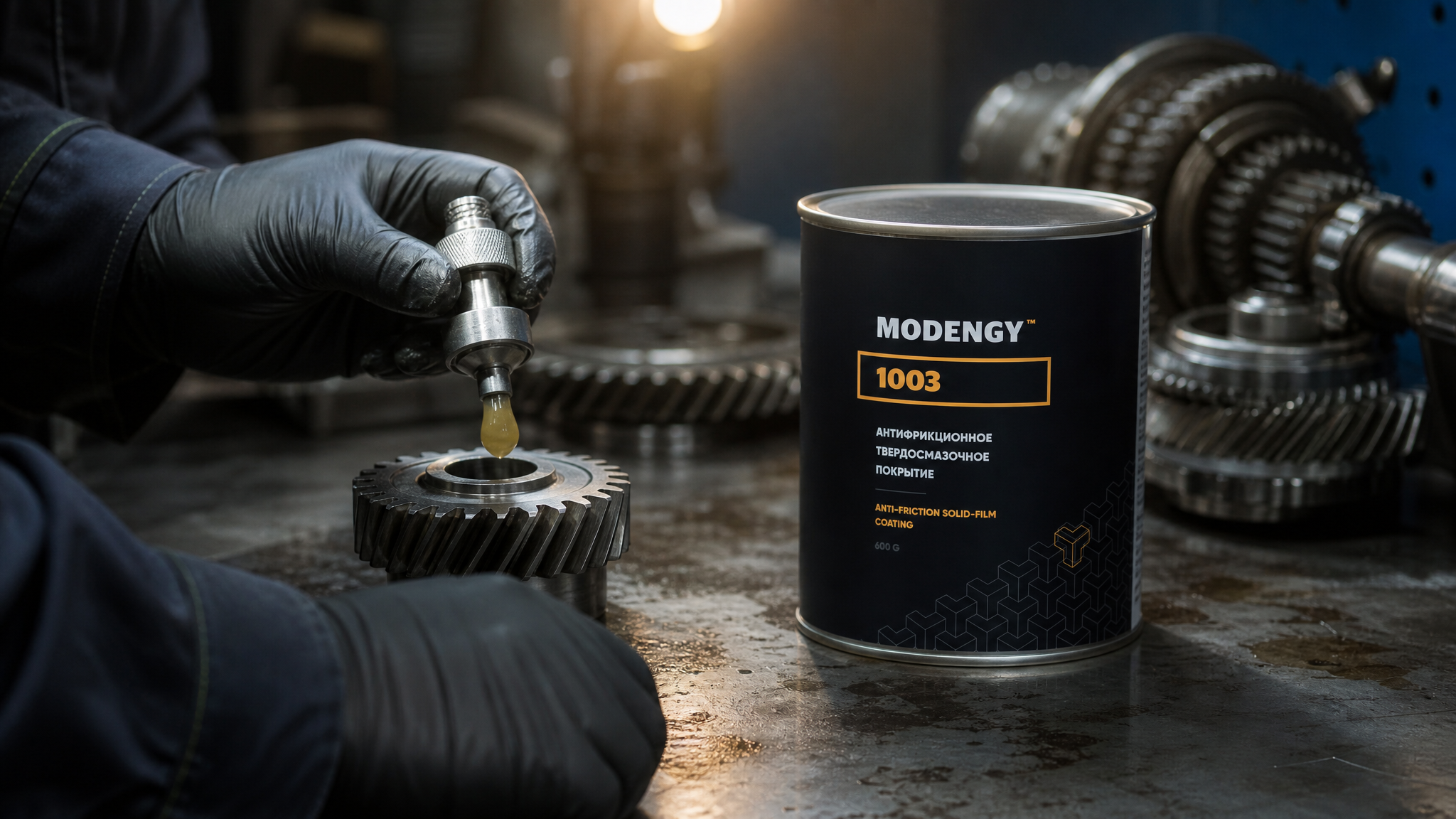 Рука в перчатке наносит состав MODENGY 1003 на упаковку.