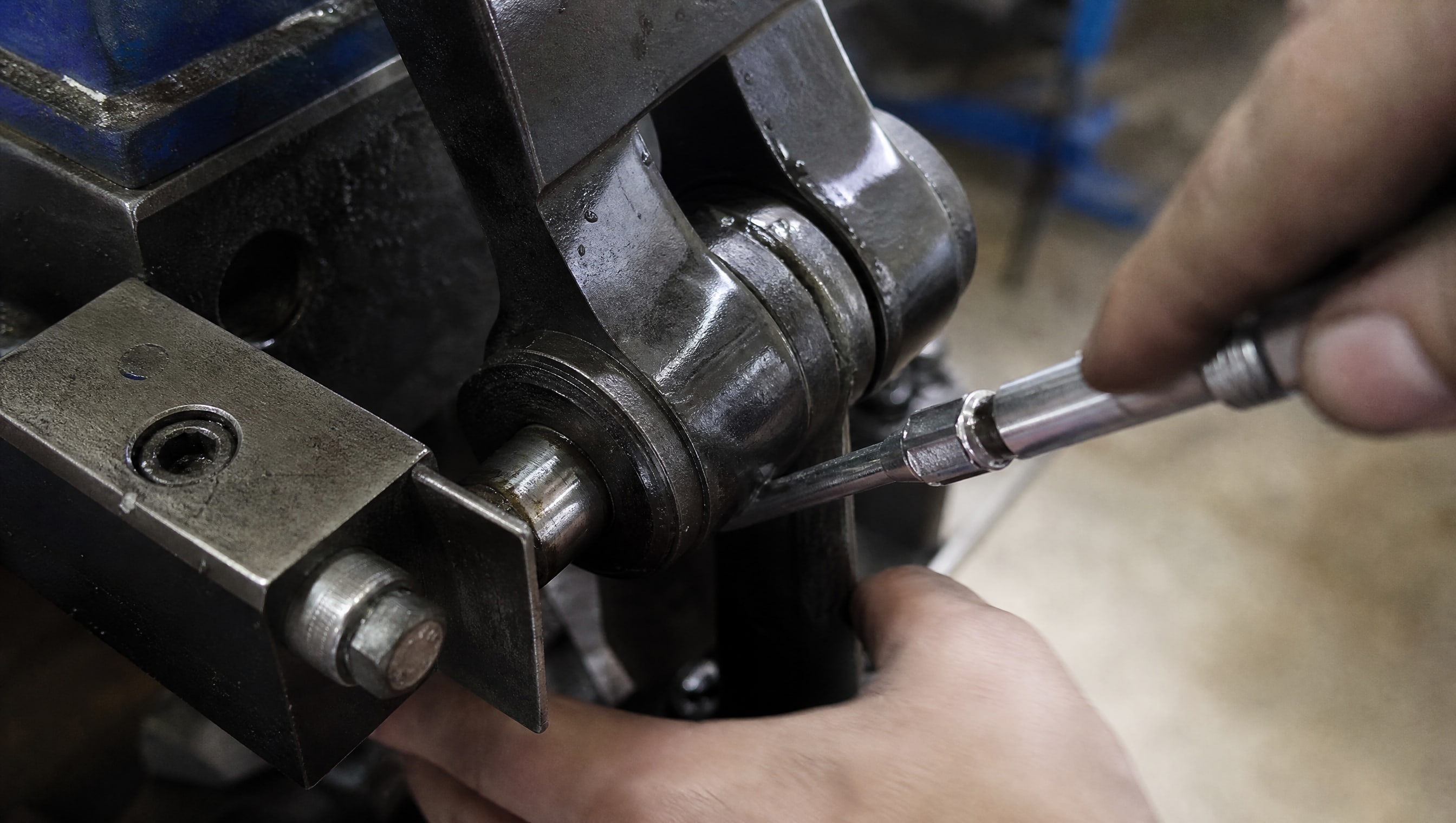 Нанесение смазки класс NLGI на шарнир для централизованной системы смазки.